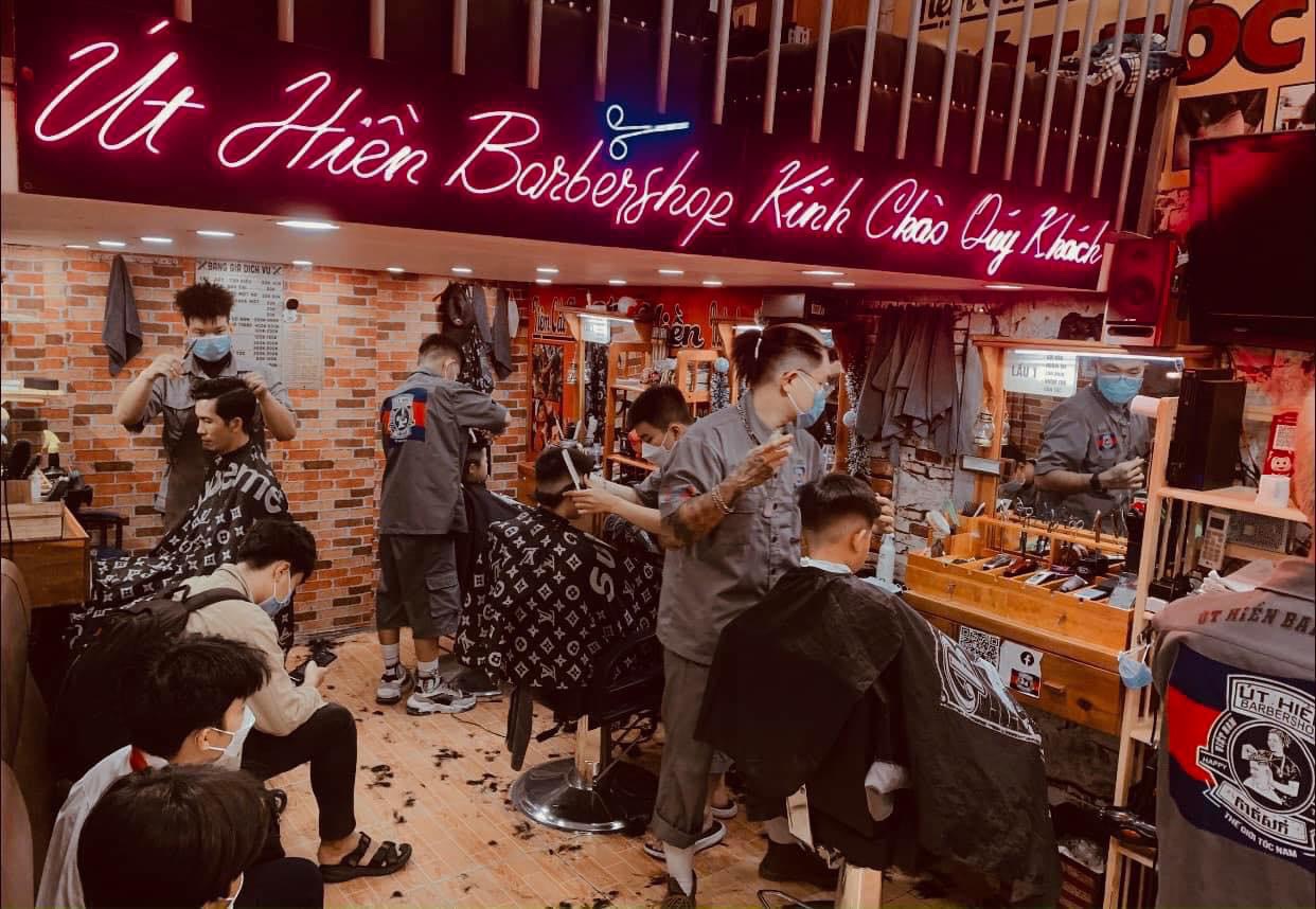 Không gian Út Hiền BarberShop